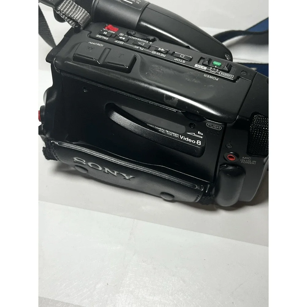 Sony Handycam CCD-TR71 Video 8 Camcorder Camera w Bag FOR PARTS OR REPAIR ONLY